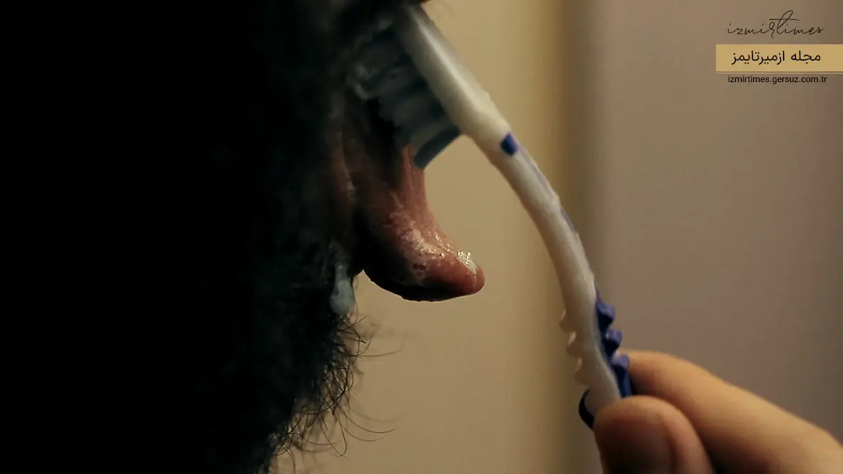 مسواک بر زبان سرخ کامران هوشکندیان